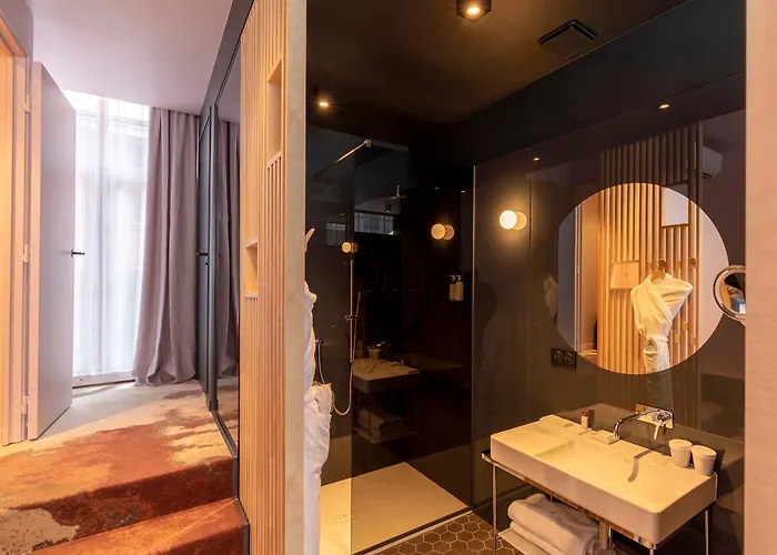 Clarance Hotel Lila